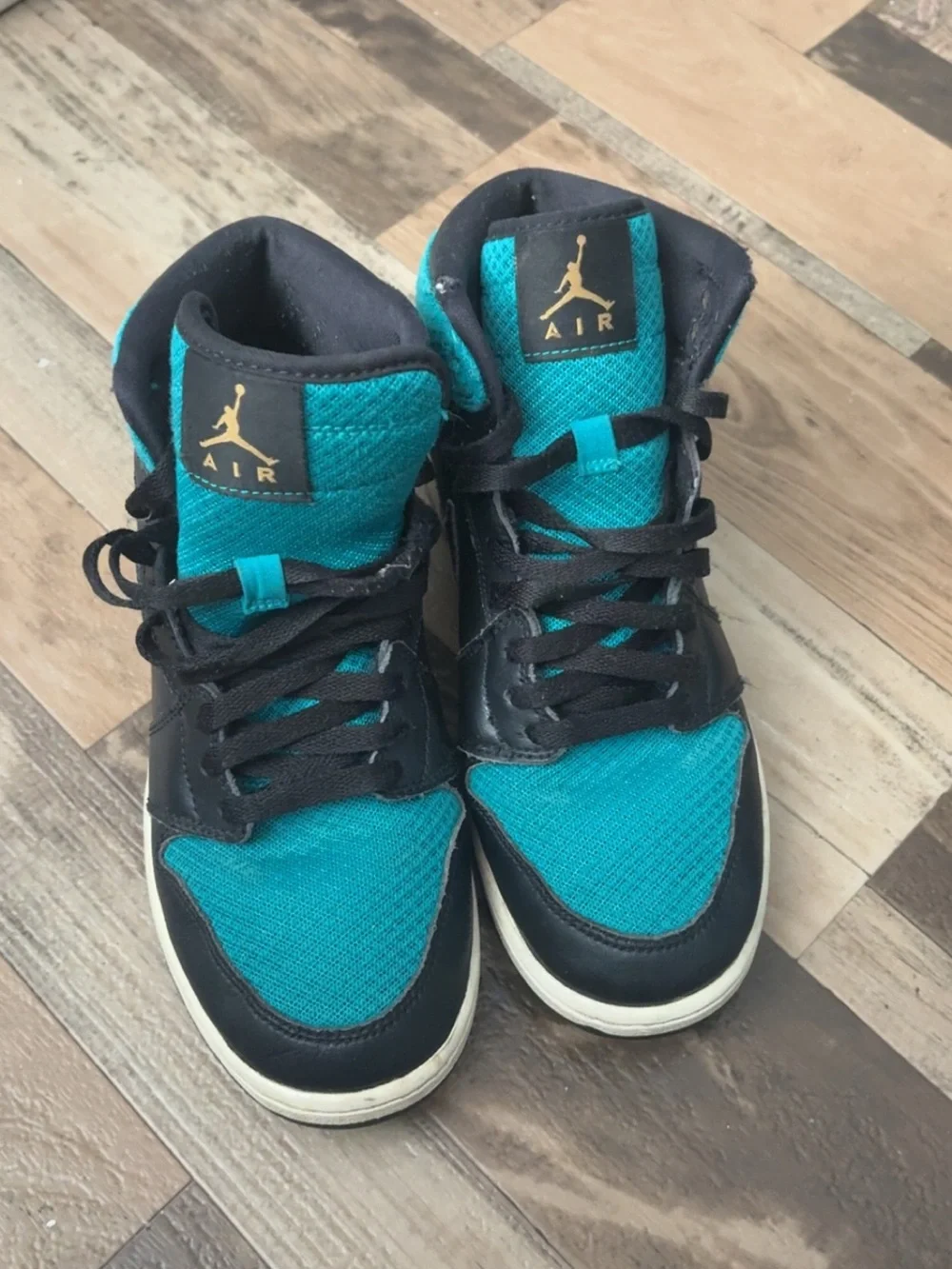 Jordan Kids Teal and Black Mid-Top Sneakers with Gold Jumpman